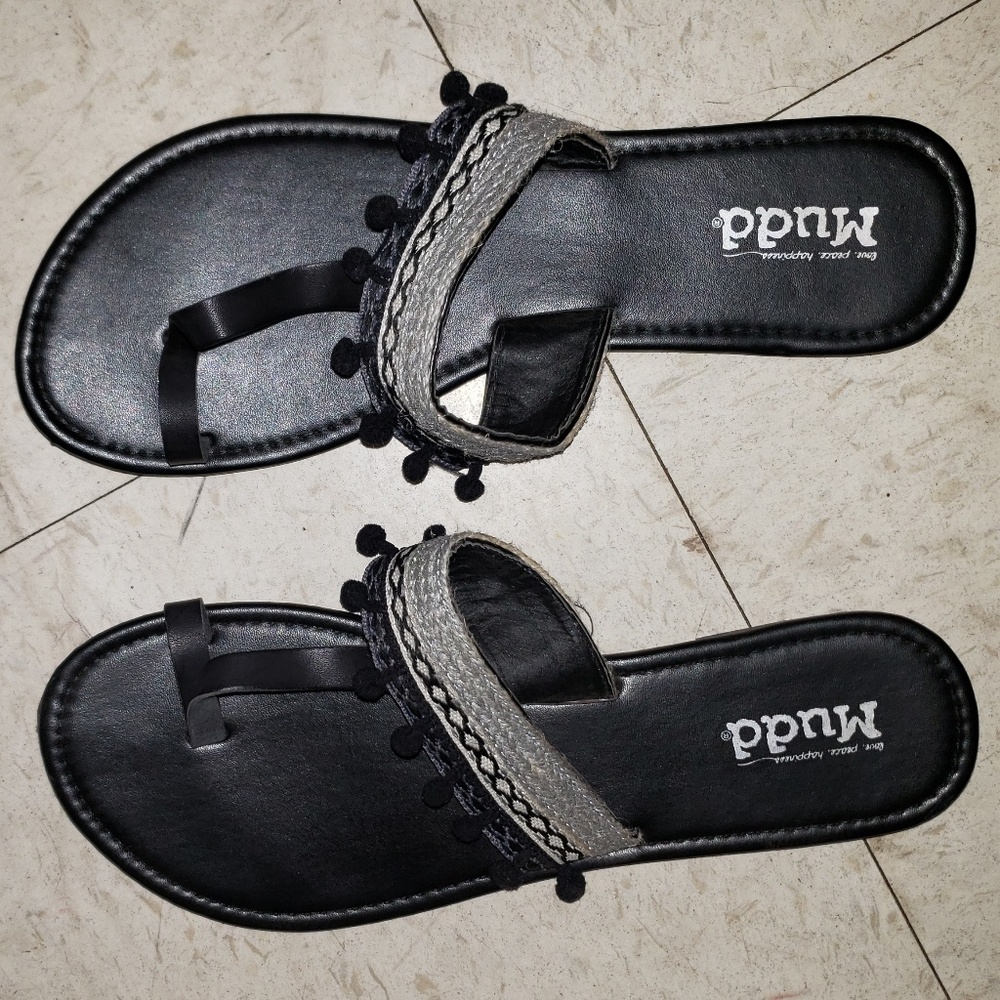 ♡♡USED♡♡ Black Mudd Sandals with Fuzzy Balls